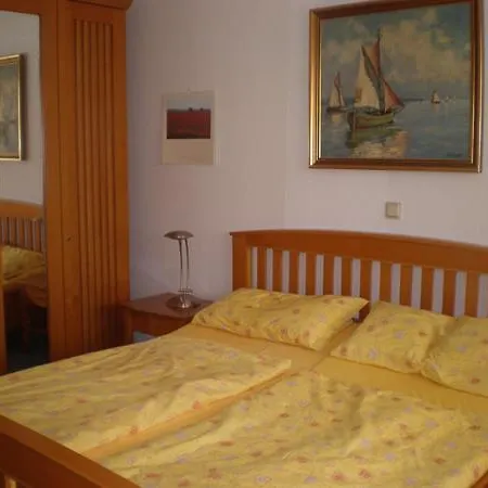 4, Strandstraße 28 *