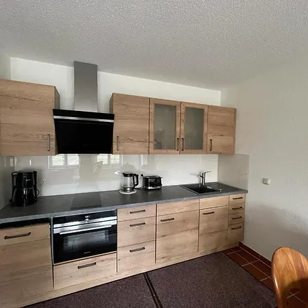 4, Strandstraße 28 *