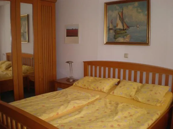 4, Strandstrasse 28 *